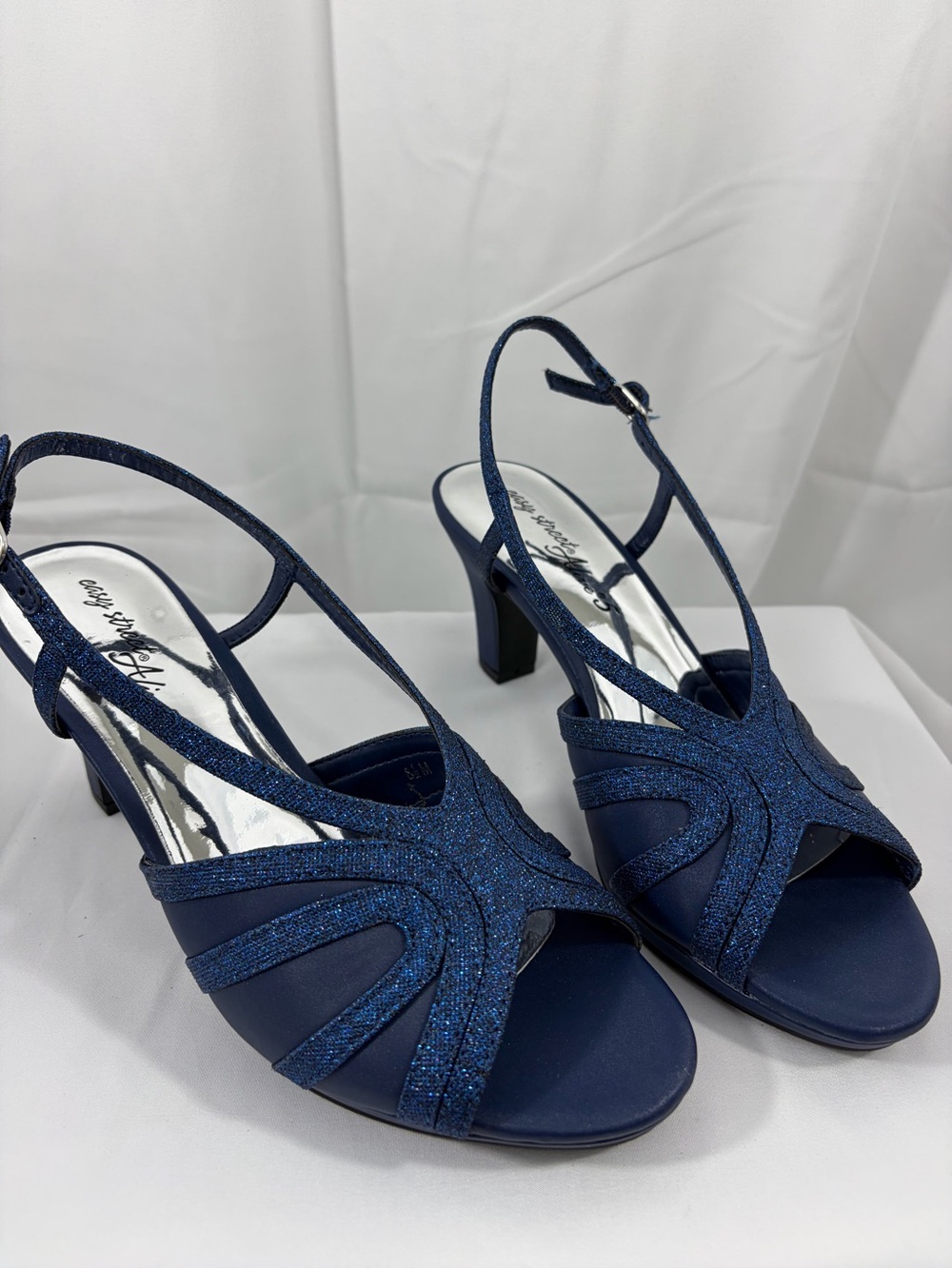NWT Easy Street Women’s Size 8.5 Sparkling Navy Slingback 3 Inch Heels